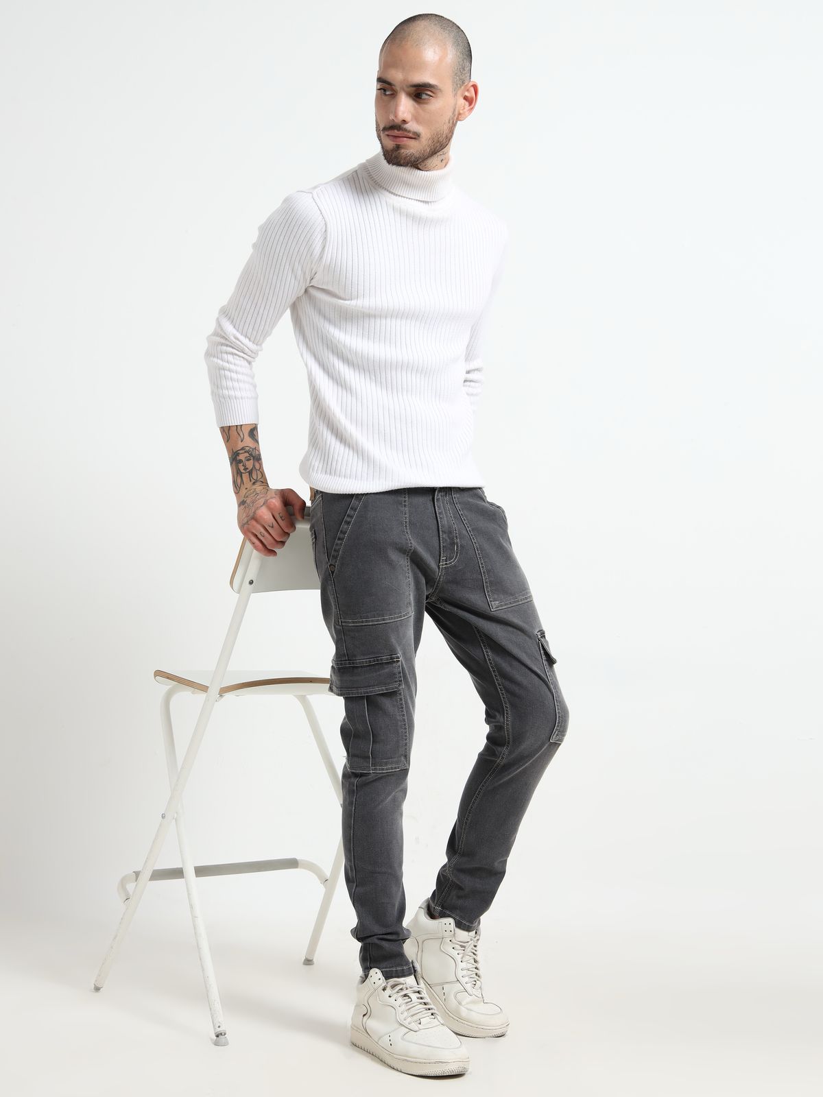 Men’s Black Cargo Denim Jeans with Utility Pockets